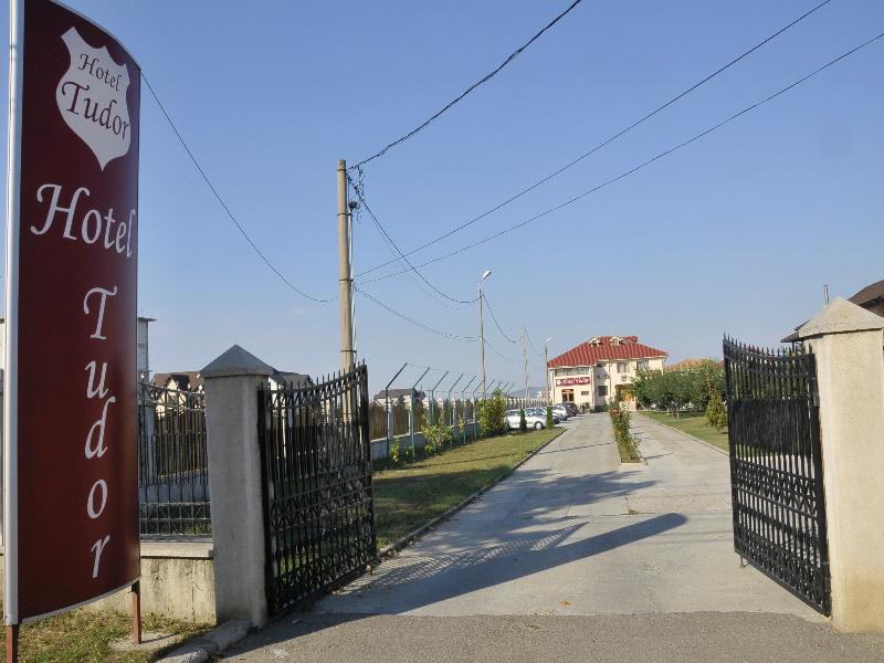 Hotel Tudor Ploieşti Exterior foto