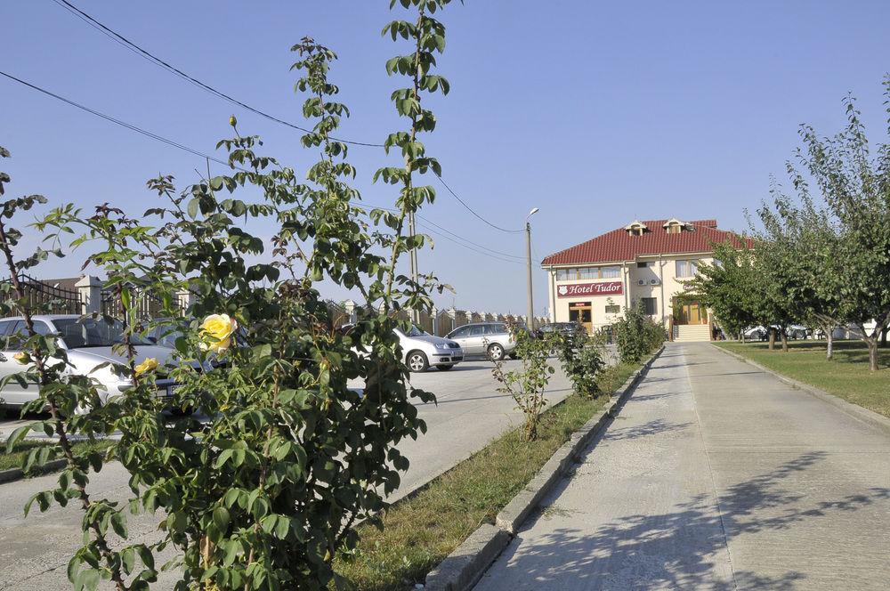 Hotel Tudor Ploieşti Exterior foto